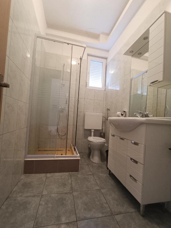 Apartmani Centar Starigrad Paklenica Extérieur photo